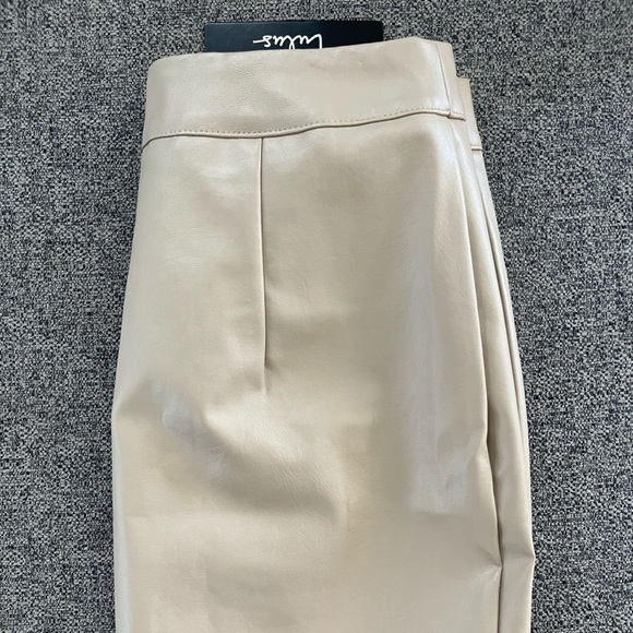 Lulu’s Corte Vegan Leather mini skirt - Picture 6 of 14
